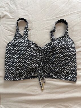 Coco Reef Black & White Geometric Ruched Front Women’s Top